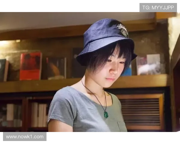 崔家溪比赛外面穿得像逛街，一进场又跟变了个人似的，正经到让人认不出来了