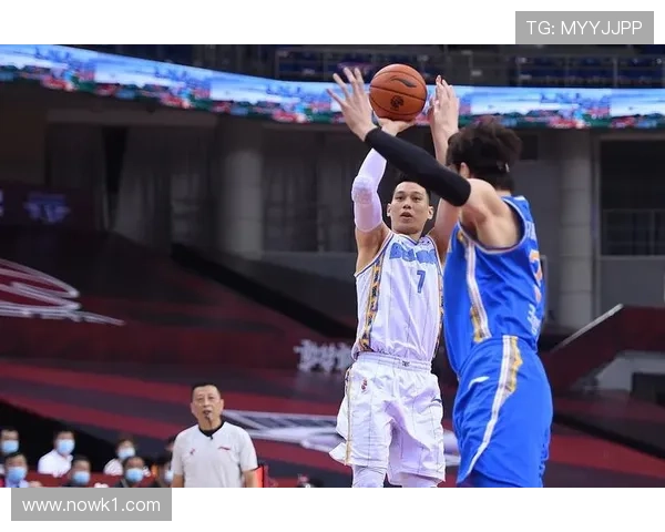 林书豪这阵子穿得比我老板还讲究，是买衣服买嗨了还是开了啥新账号？