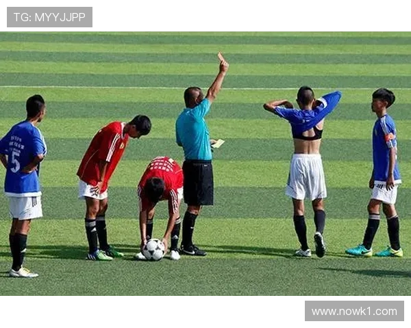 离场后还能被罚下？解析足球“场外犯规”判罚规则