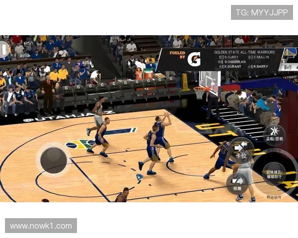 得分手杜兰特挡拆单打拉开空间，库里无球互补