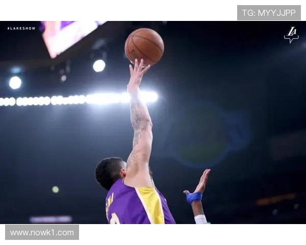 库兹马利用挡拆创造空位投篮效率提升，成为湖人关键得分点