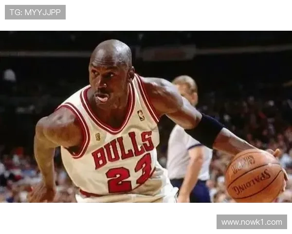 拉里·伯德连续三分命中率高出詹姆斯，拉开得分差距体现核心射手价值