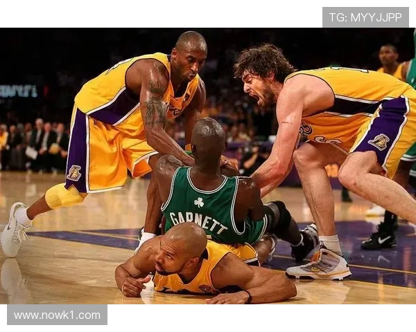 科比无球跑动撕裂防线，关键回合得分占比领衔后卫